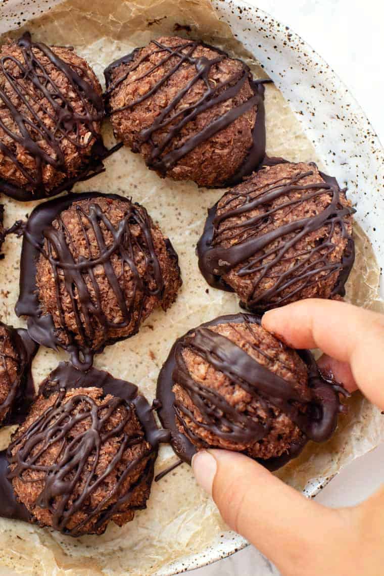 Chocolate Peppermint Vegan Macaroons - Simply Quinoa