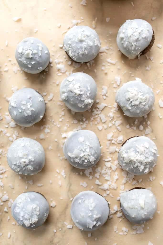 No-Bake Gingerbread Energy Balls | Healthy Snack Idea - Simply Quinoa