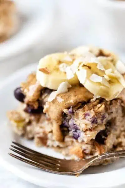 cropped-blueberry-banana-baked-vegan-oatmeal-5.jpg