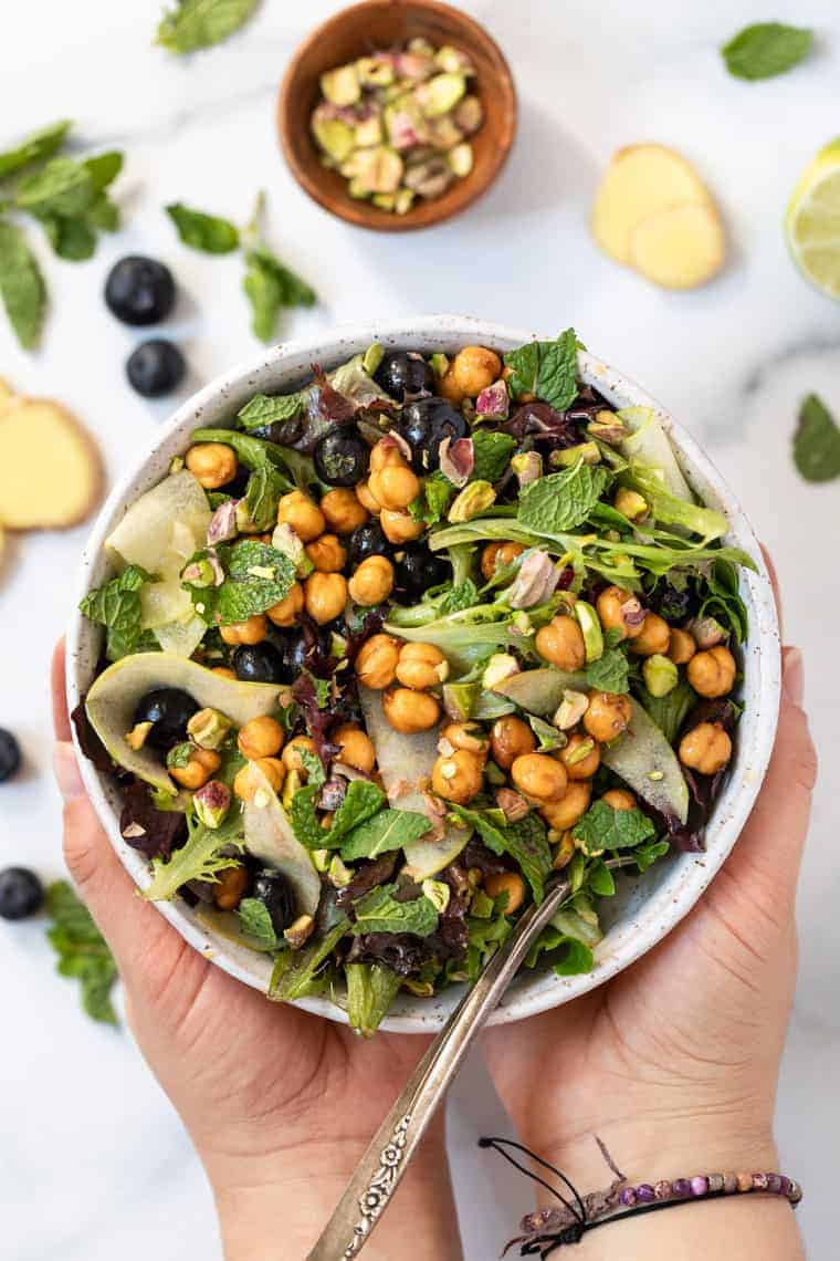 Easy Spring Mix Salad {With Crispy Chickpeas} - Simply Quinoa