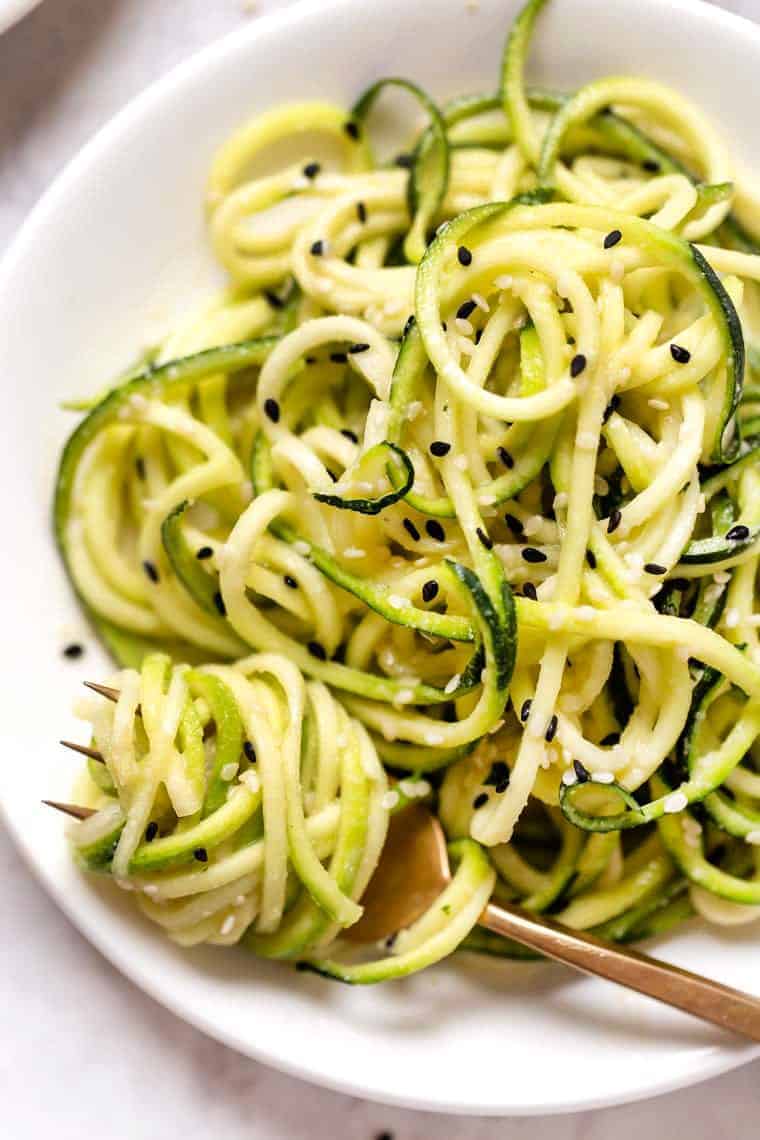 https://www.simplyquinoa.com/wp-content/uploads/2020/06/garlic-sesame-zucchini-noodles-7.jpg