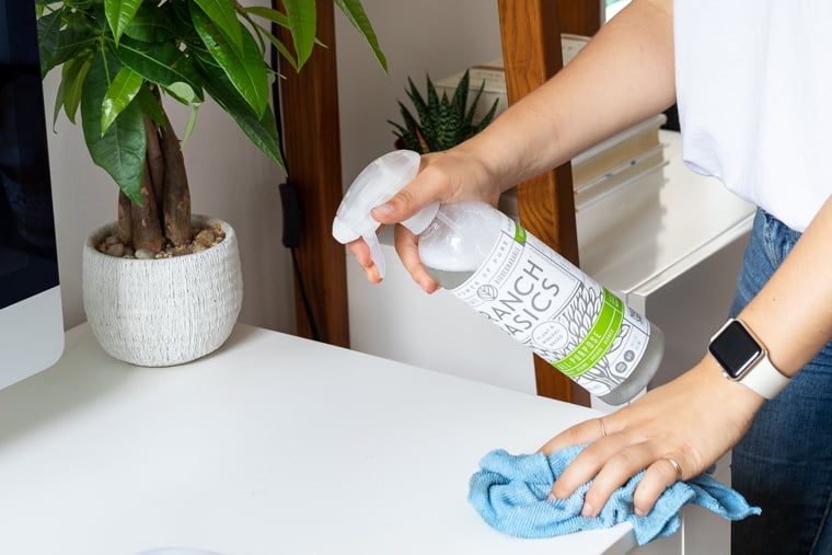 The Best Non-Toxic Cleaning Sprays for All Purpose Use Around the Home