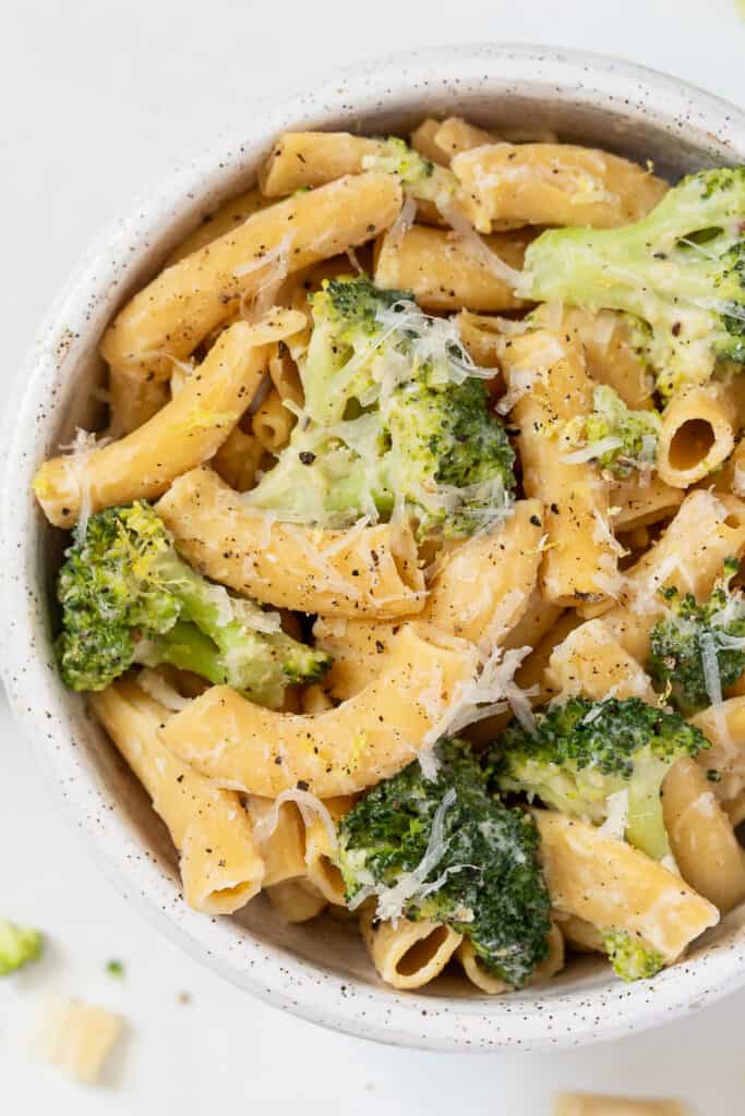 Creamy Lemon Broccoli Pasta Recipe {One Pot & Vegan}