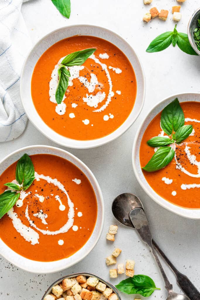 Creamy Vegan Tomato Soup {Quick & Easy!} - Simply Quinoa