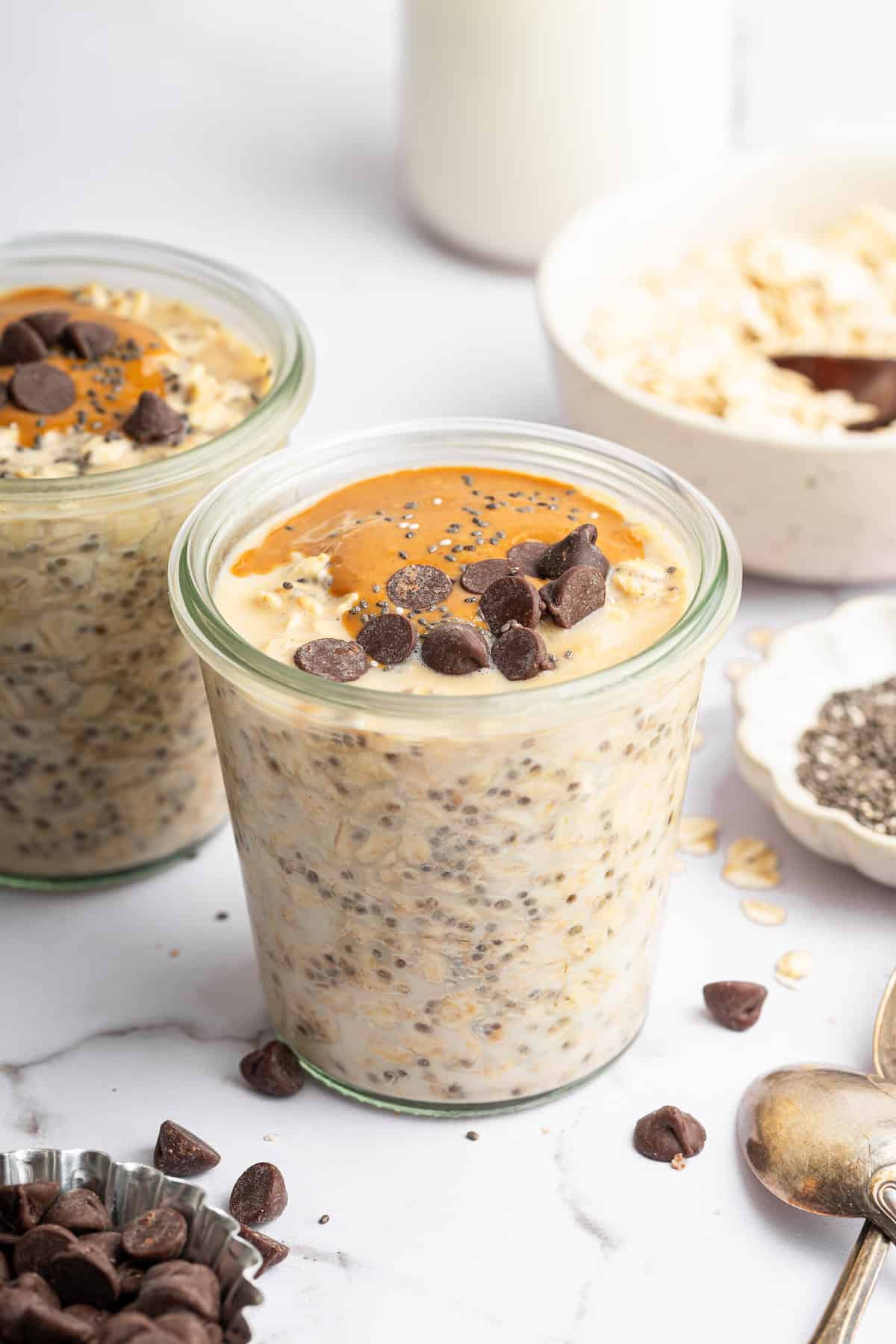 Jars of peanut butter overnight oats